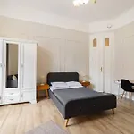 Modern 3 Bedrooms Apartment
