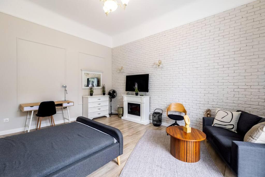 Modern 3 Bedrooms *