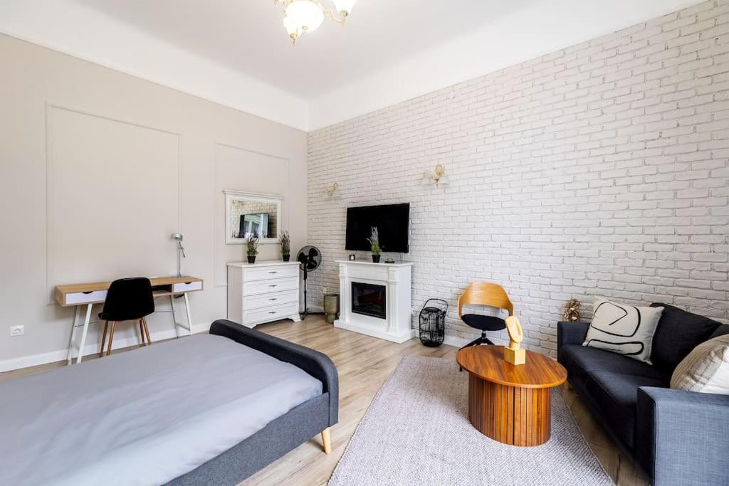 Modern 3 Bedrooms Apartment